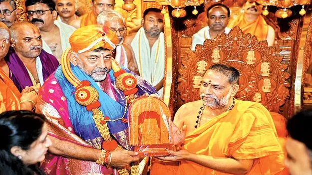    రాఘవేంద్రుడి సేవలో కర్ణాటక డిప్యూటీ సీఎం డీకే