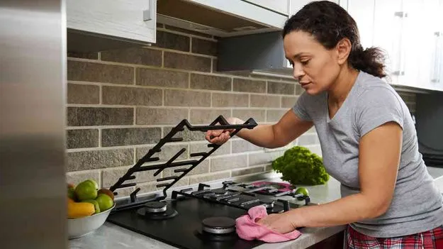 Kitchen Cleaning: ఇలా చేస్తే జిడ్డు మరకలు మాయం