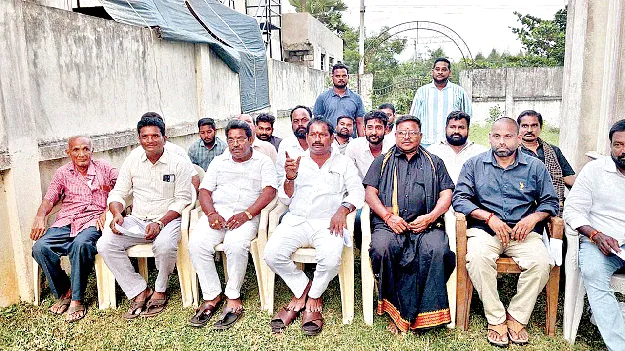 ప్రజల దృష్టి మళ్లించడానికి జగన్‌ ప్లాన్‌