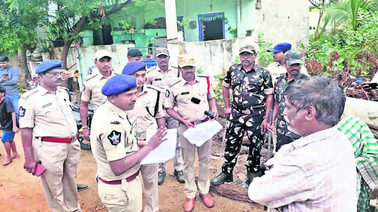 SP : ధర్మవరంలో తనిఖీలు