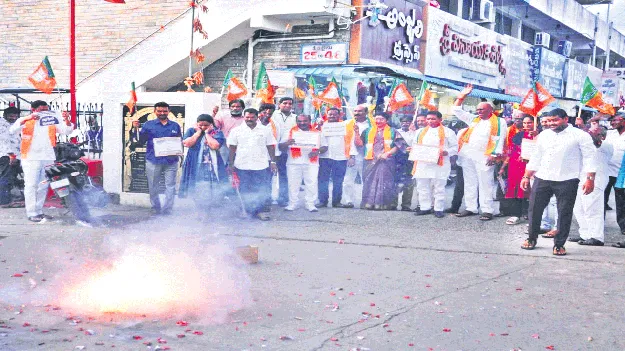 జీఎస్టీ తగ్గింపుతో సంబరాలు