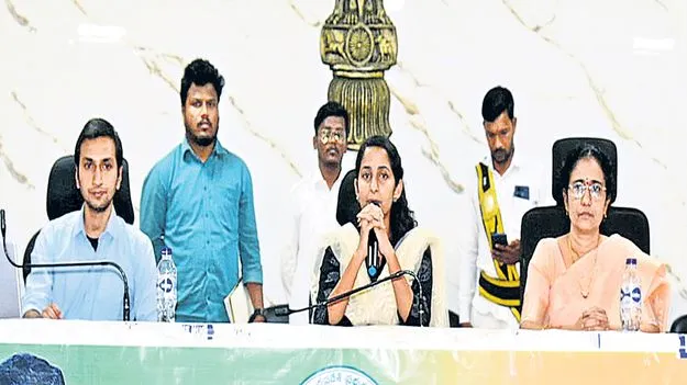 ఆశ్రమ విద్యార్థుల ఆరోగ్యంపై అలక్ష్యం వద్దు