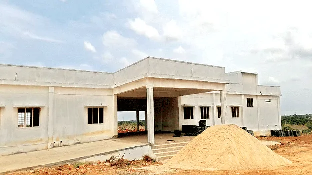 ఉర్దూ చదవాలంటే.. ఊరు వదలాల్సిందే..!