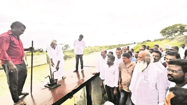 యాడికి కాలువకు నీటి విడుదల 