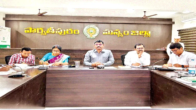 పర్యాటక ప్రాంతాలను అభివృద్ధి చేయాలి