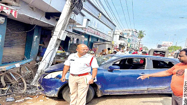త్రుటిలో తప్పిన పెను ప్రమాదం