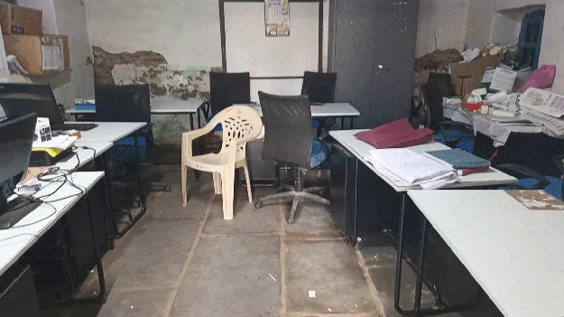 సచివాలయ సిబ్బంది ఇష్టారాజ్యం