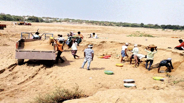 లోడింగ్‌ కోసం పోటాపోటీ