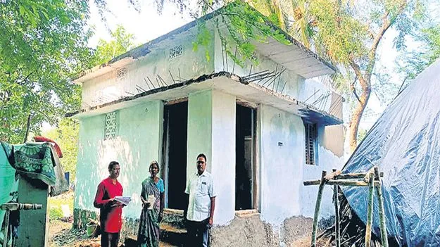 ఇళ్ల బిల్లులకు నిరీక్షణ