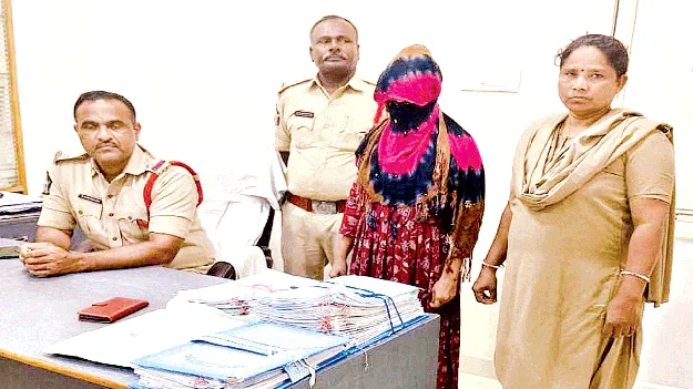 9.8 కిలోల గంజాయితో మహిళ అరెస్టు