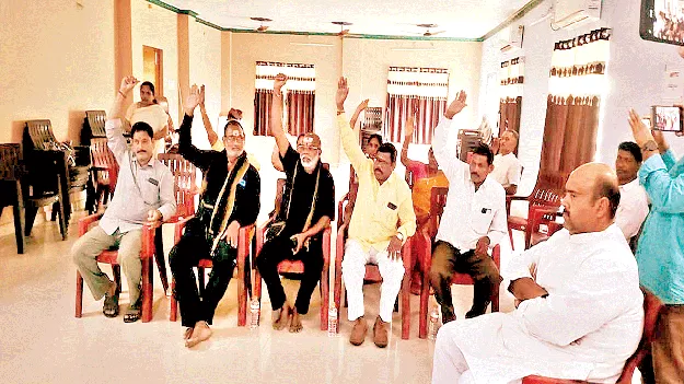 వైసీపీ ఎంపీపీపై నెగ్గిన అవిశ్వాస తీర్మానం