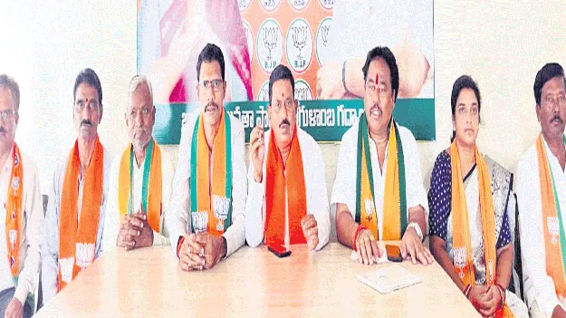 రిజర్వేషన్‌ డ్రామాతో బీసీలకు మోసం 