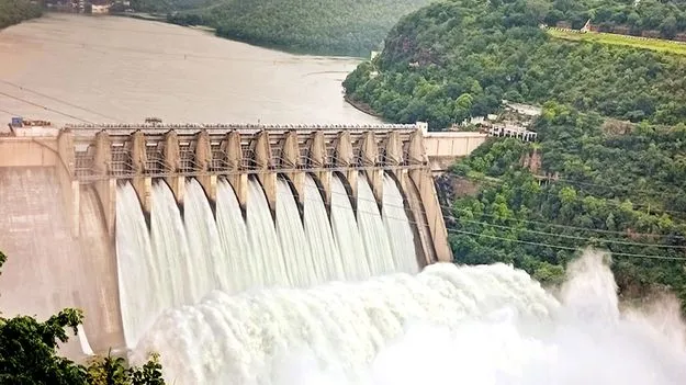 10 గేట్ల ద్వారా కొనసాగుతున్న నీటి విడుదల