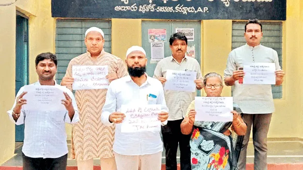 వేతనాలొచ్చేనా..!