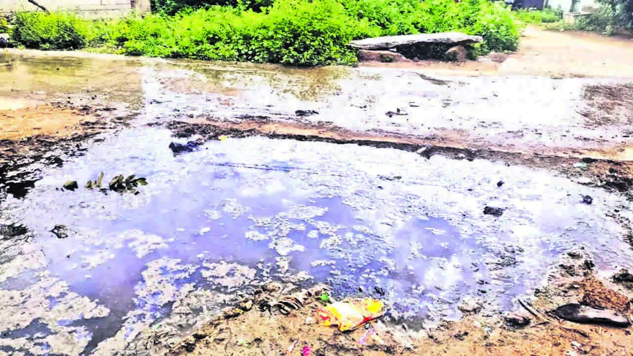WATER: పైపులైనకు మరమ్మతులు చేయండి