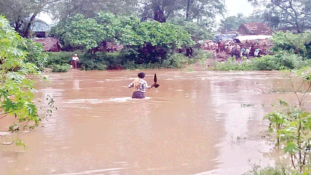 If it rains, I will tremble. వర్షం వస్తే వణుకే