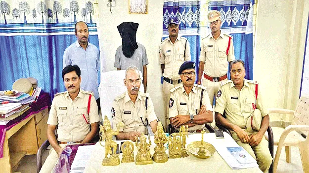 చెడు వ్యసనాలకు బానిసై.. దొంగగా మారి 