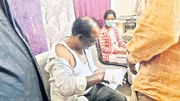 పాడేరులో పిచ్చి కుక్క స్వైరవిహారం