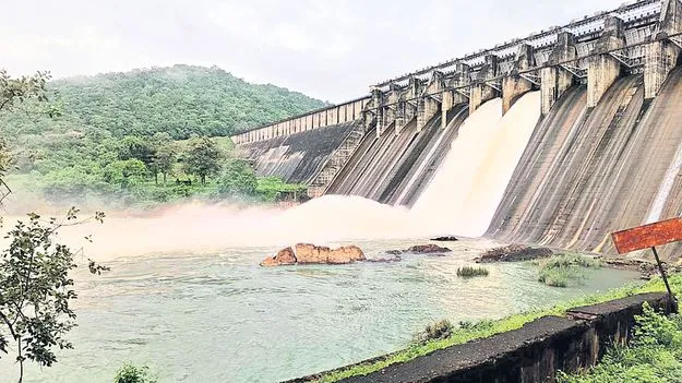 డొంకరాయి నుంచి 4 వేల క్యూసెక్కులు విడుదల 