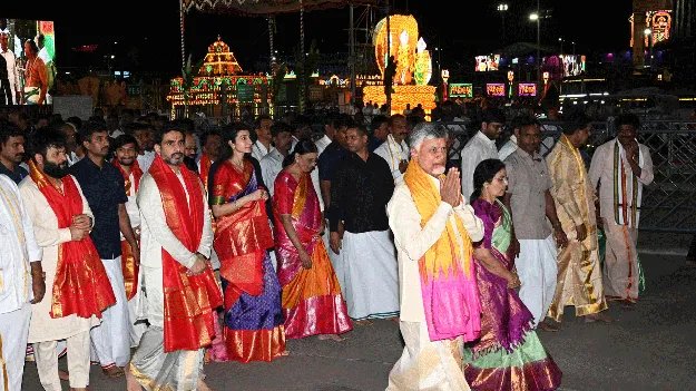 బాబు వెనుకే తమన్‌