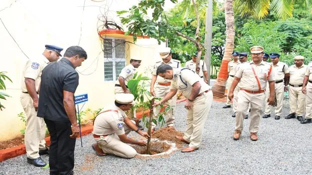 ప్రజలకు మెరుగైన సేవలందించాలి