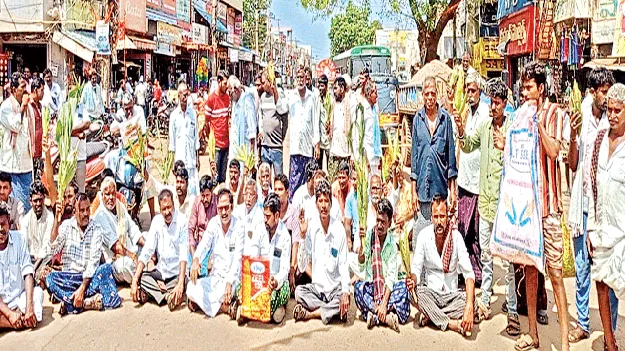 నకిలీ విత్తనాలతో ముంచారు