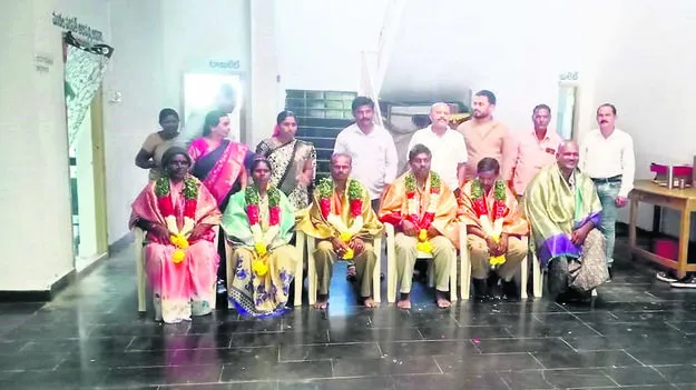 OFFICER: ప్రతి ఇంటా ఓ మొక్క నాటాలి