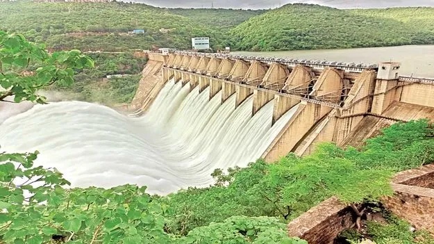 కొనసాగుతున్న నీటి విడుదల