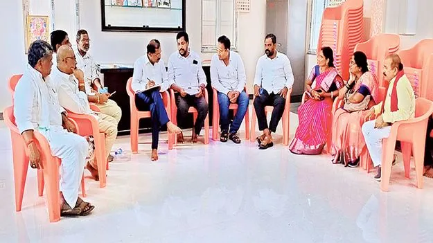 అధికారం లేని పదవులు ఎందుకు..?