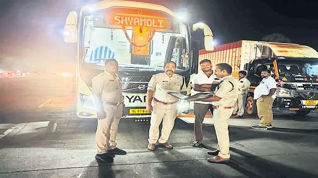 5 ప్రైవేటు ట్రావెల్‌ బస్సులు సీజ్‌