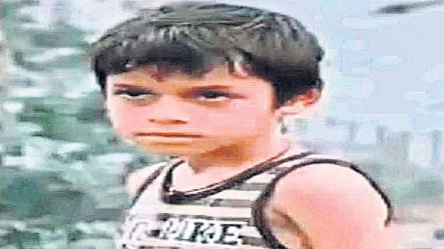 మినీవ్యాన్‌ ఢీకొని బాలుడి మృతి