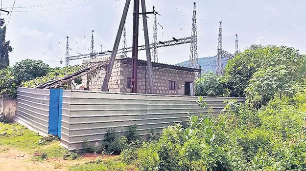 ఆక్రమణలో పంచాయతీ స్థలాలు