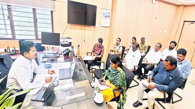 హైవే కూడళ్లలో పర్యాటకులకు సదుపాయాలు  