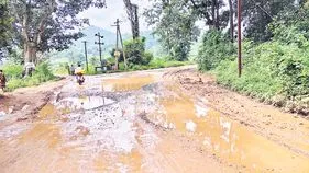 అధ్వానంగా అంతర్రాష్ట్ర రహదారి 