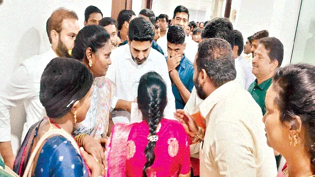 ప్రభుత్వ పథకాలు వర్తింపజేయాలి