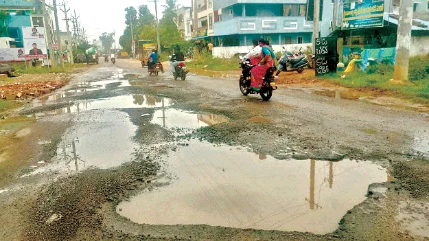 రోడ్లు ఛిద్రం.. ప్రయాణం నరకం