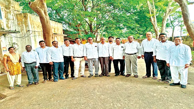   హైకోర్టు సర్క్యూలర్‌పై న్యాయవాదుల నిరసన