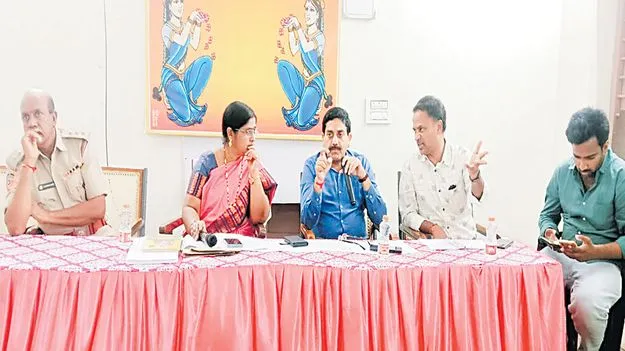 అప్రమత్తంగా ఉండాలి