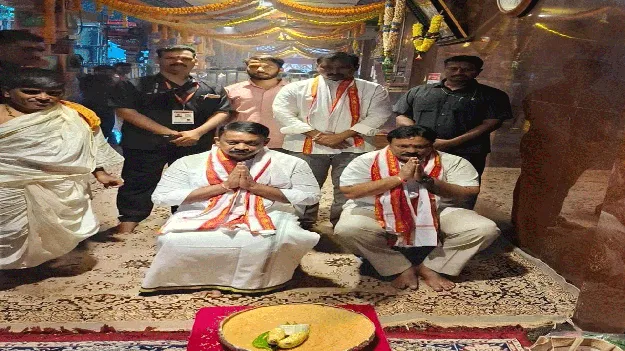   కనకదుర్గమ్మ సన్నిధిలో ఎమ్మెల్యేలు