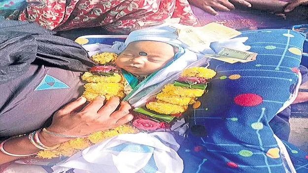 వ్యాక్సిన్‌ వికటించి శిశువు మృతి