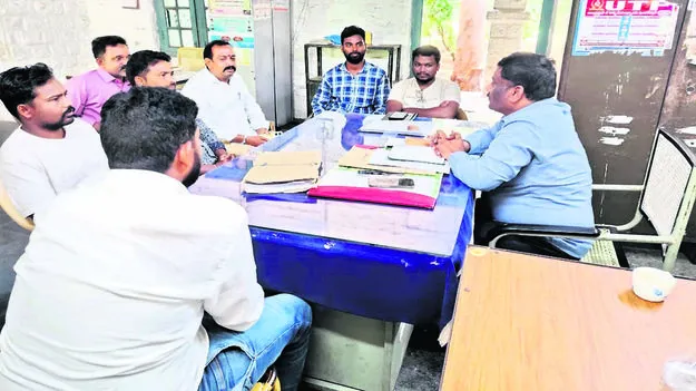 CYCLONE: తుఫాన పట్ల అప్రమత్తంగా ఉండాలి : తహసీల్దార్‌