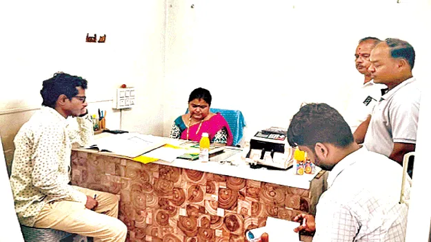 బంగారం దుకాణాలపై దాడులు 