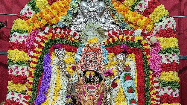 ధనలక్ష్మీదేవిగా బోయకొండ గంగమ్మ