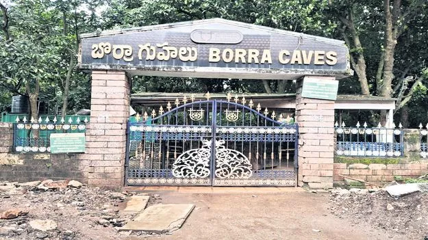 పర్యాటక కేంద్రాల మూసివేత