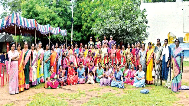 విద్యార్థుల అ‘పూర్వ’ సమ్మేళనం