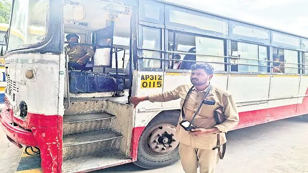 ఆరు బస్సులపై కేసు, మరొకటి సీజ్‌