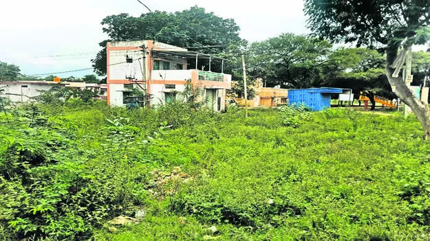 OFFICES: పరిశుభ్రత పట్టని కార్యాలయాలు