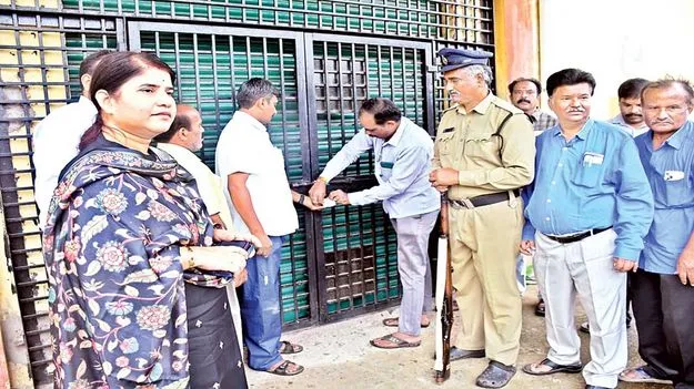 ఈవీఎంల గోడౌన్‌ తనిఖీ