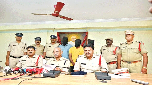 అంతర్‌ జిల్లా దొంగల ముఠా అరెస్టు