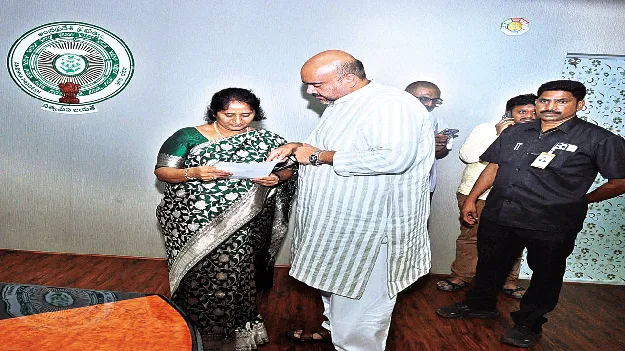 వీణల కళాకారులను ఆదుకోవాలి